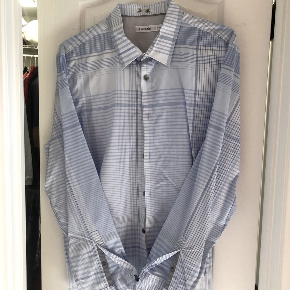 Men’s button down Calvin Klein long sleeve shirt